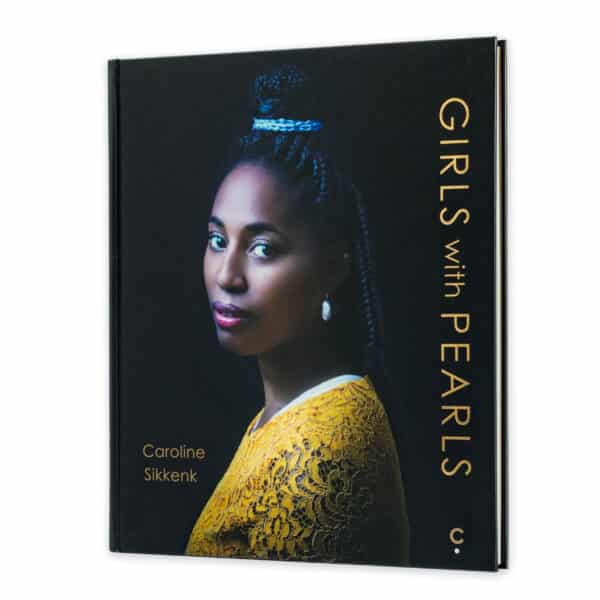 Girls with Pearls - Caroline Sikkenk