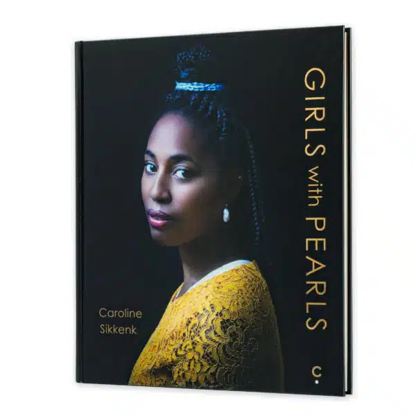 Girls with Pearls - Caroline Sikkenk